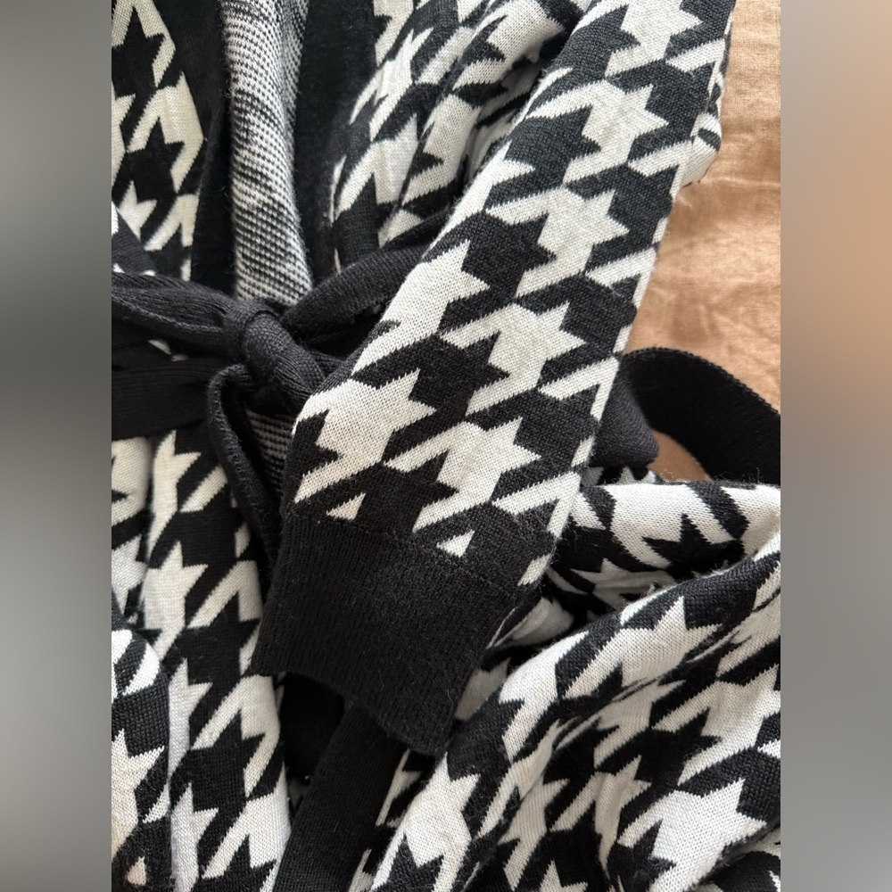 Black and White Houndstooth open front longline wool cardigan - Picture 15 of 15